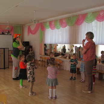 detskij-sad-lumikello-igraem-v-teatr7