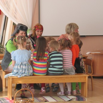 detskij-sad-lumikello-igraem-v-teatr8